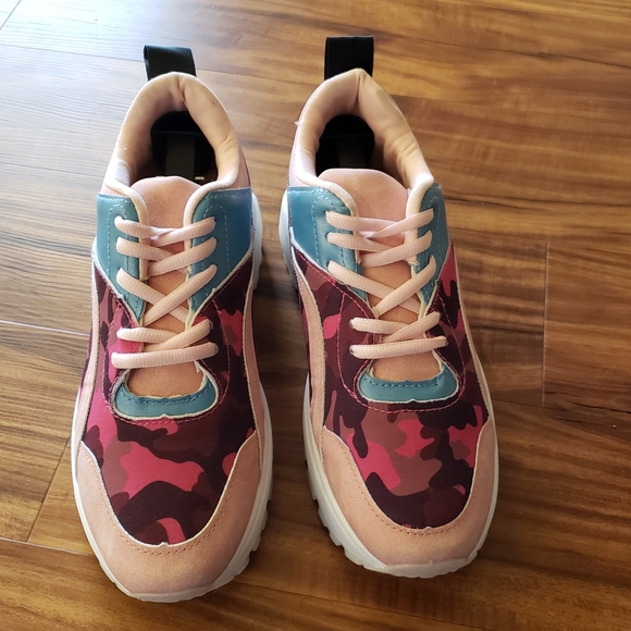 Jessica Carlyle Sawyer Platform Sneakers - Picture 2 of 13